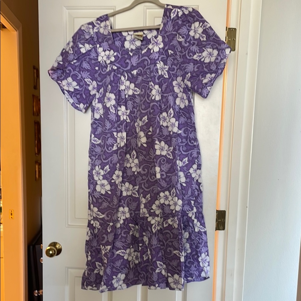 Vintage Winnie Fashion Muu Muu size Large Lavender or Pink